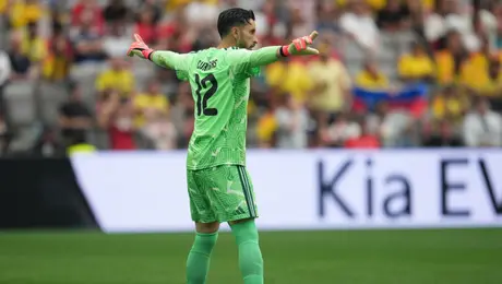 Camilo Vargas pasó de héroe a blanco de los memes tras la eliminación de Colombia