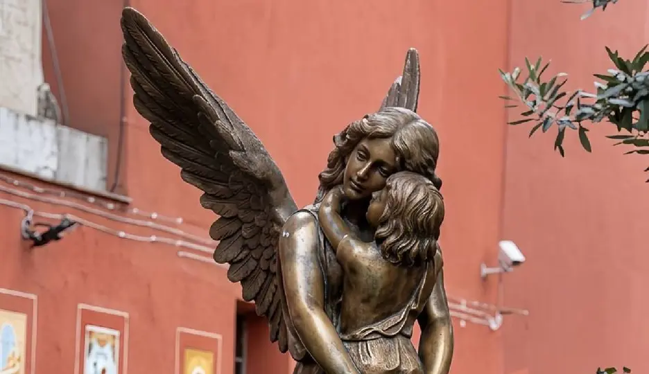 Capturan a presunto ladrón por robo de esculturas de bronce en iglesia de CDMX / X @PadreJosedeJes