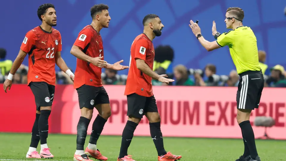 Egipto presenta queja ante la FIFA por el arbitraje en la derrota frente a Argentina
