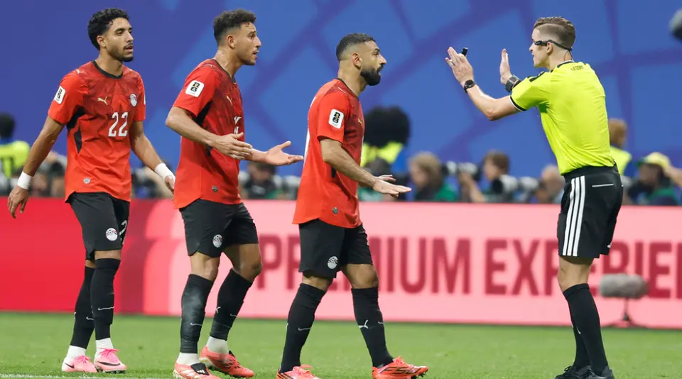 Egipto presenta queja ante la FIFA por el arbitraje en la derrota frente a Argentina | AP