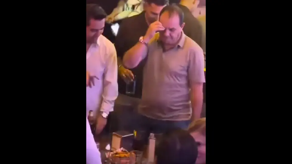 Cuauhtémoc Blanco fue captado bailando dentro de un antro junto a otros acompañantes / Especial