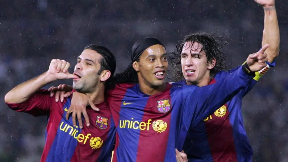Rafa Márquez con Ronaldinho y Carles Puyol con Barcelona | AFP
