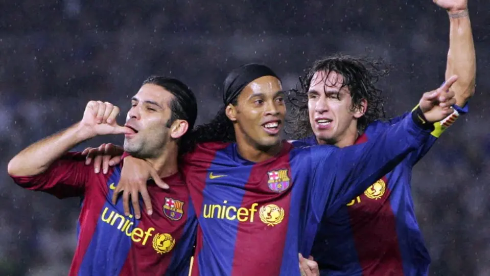Rafa Márquez con Ronaldinho y Carles Puyol con Barcelona | AFP