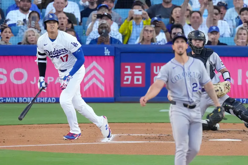 Shohei Ohtani consiguiendo su HR 300 | AP