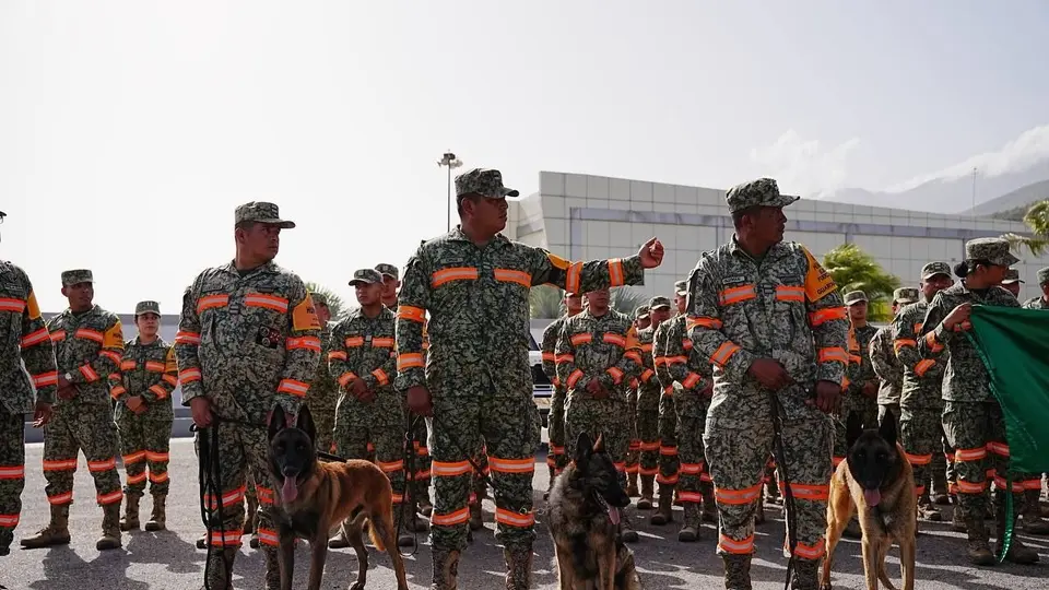 El Gobierno de Venezuela distinguió a los rescatistas mexicanos por su participación en las operaciones de búsqueda y salvamento tras el doble sismo./ X: @ImpactoVE