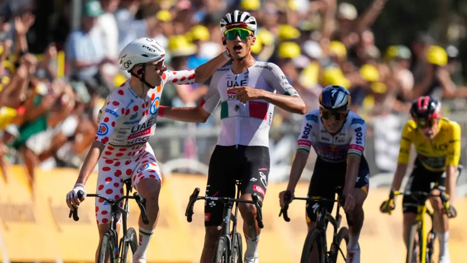 Isaac del Toro supera una complicada quinta etapa y se mantiene entre los mejores del Tour de Francia