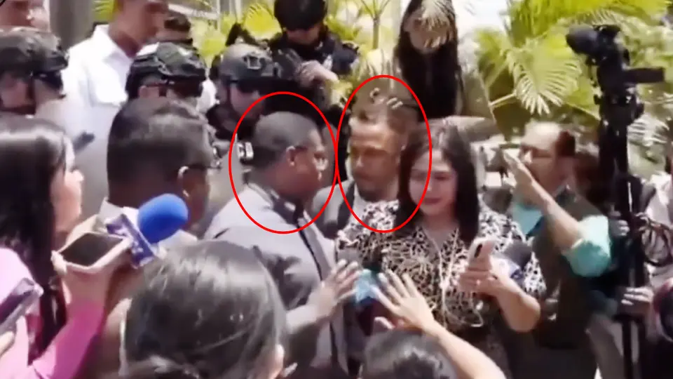 VIDEO: Periodistas se enfrentan a golpes en plena cobertura frente a otros medios