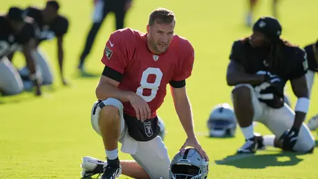 Kirk Cousins será el QB titular de los Raiders; Fernando Mendoza tendrá que esperar