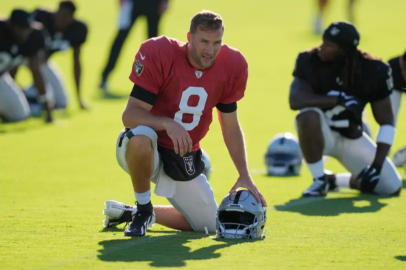 Kirk Cousins, mariscal de campo de Raiders | AP