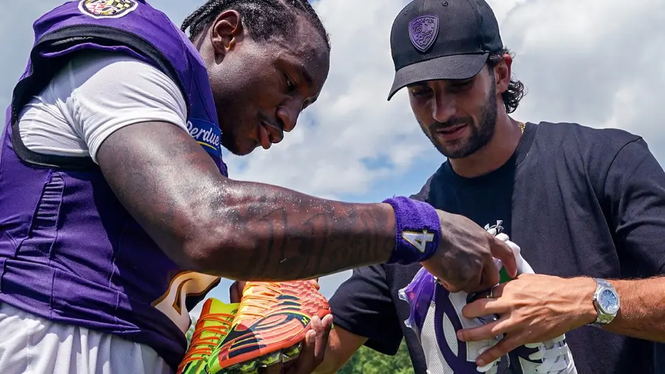 Torres intercambió artículos con otros jugadores | @ravens