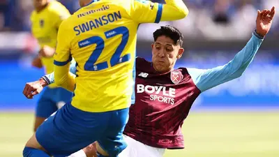 Edson Álvarez se estrena en la temporada con el West Ham como titular