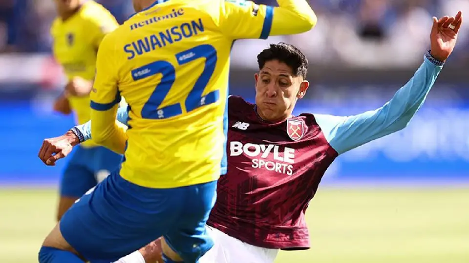 Edson Álvarez se estrena en la temporada con el West Ham como titular