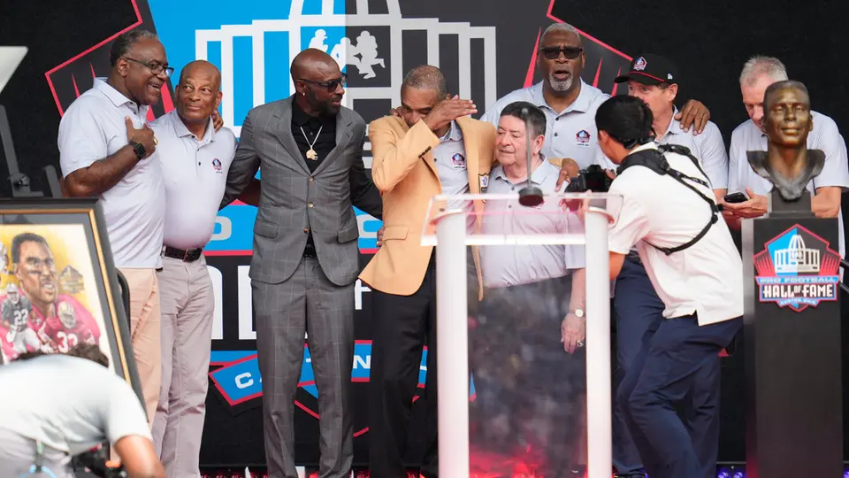 Roger Craig llegó a las lágrimas en su discurso | AP