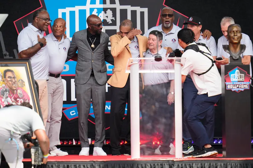 Roger Craig llegó a las lágrimas en su discurso | AP