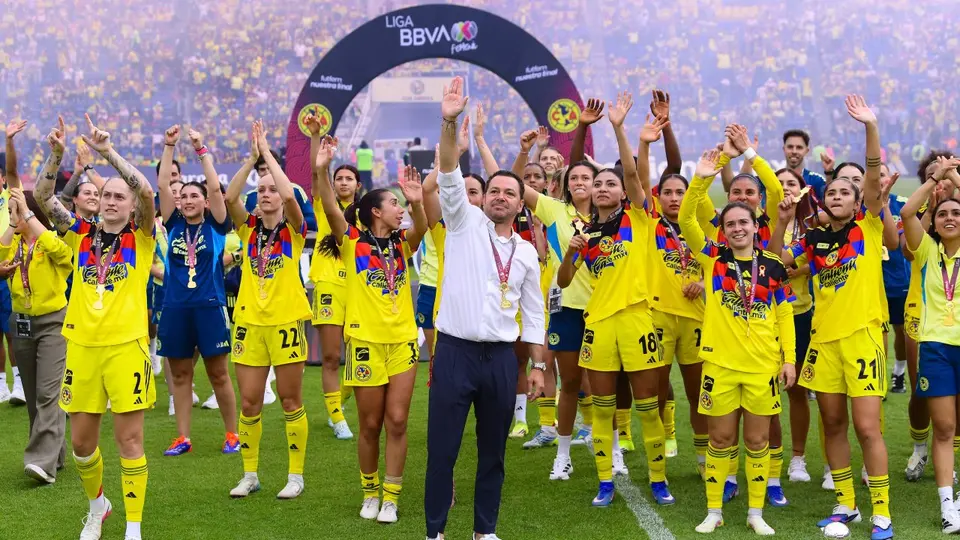 Santiago Baños celebra con América Femenil en el Clausura 2026 | MEXSPORT