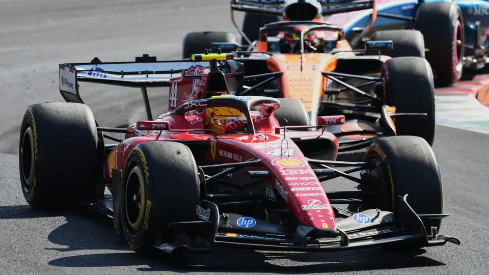 Lewis Hamilton con Ferrari en el Autodromo Nazionale di Monza | AP