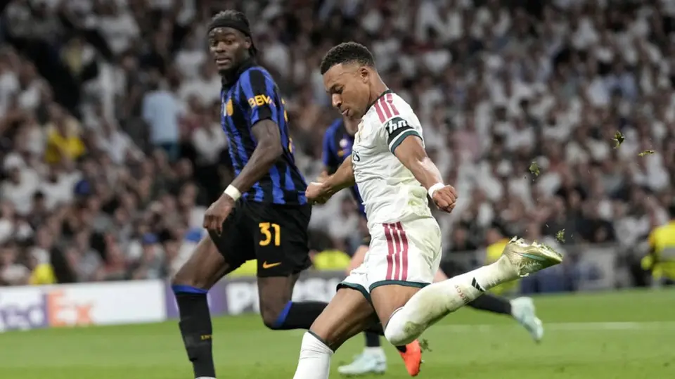 Kylian Mbappé manda un tiro en partido de la Champions League| AP