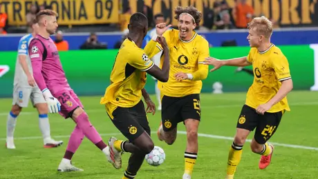 Borussia Dortmund vence a Villarreal en el arranque de la Fase de Liga de la Champions League