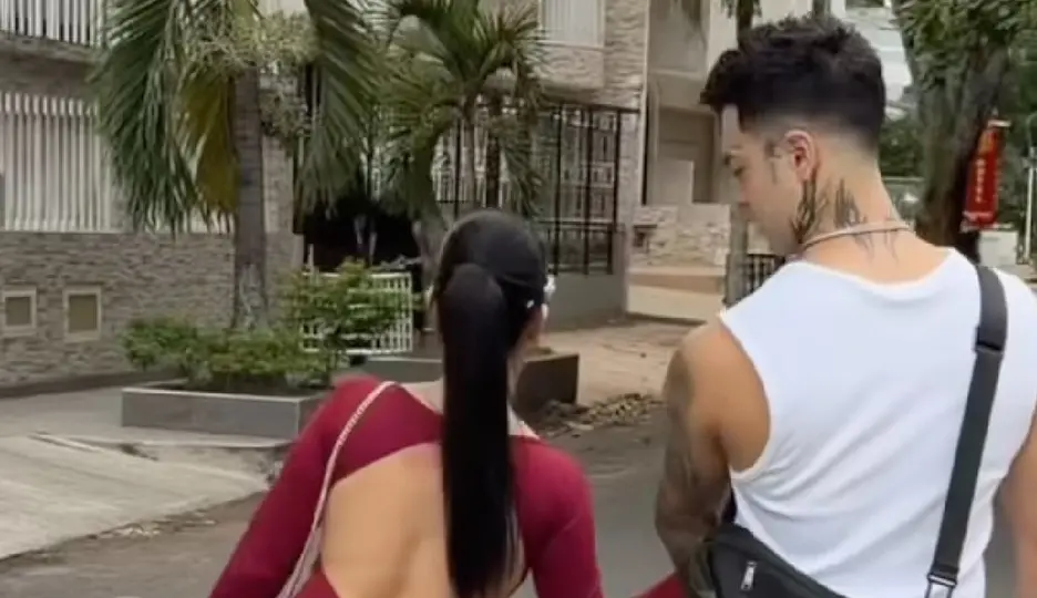 Naim Darrechi y Katy Cardona caminando por las calles de Cali / Captura de pantalla