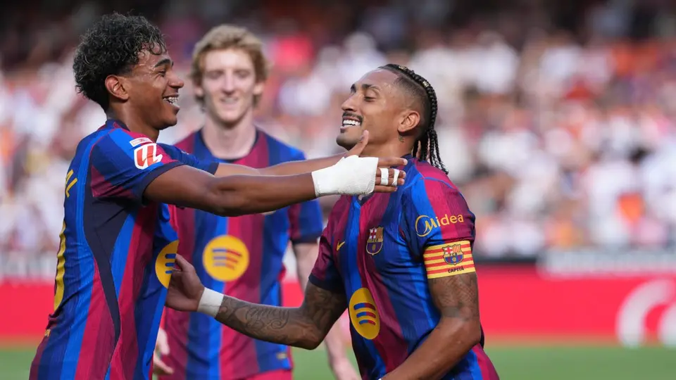 Lamine Yamal y Raphinha en celebración con Barcelona | AP