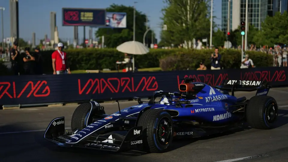 Carlos Sainz en un show de exhibición en el Madring | AP