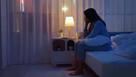 ¿Te desvelas seguido? UNAM explica qué pasa con tu cerebro mientras duermes poco