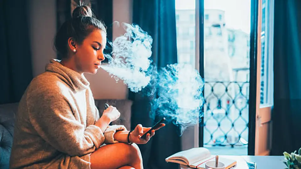 La edad de inicio del consumo se adelantó y los menores de 18 que fuman casi se duplicaron./istock
