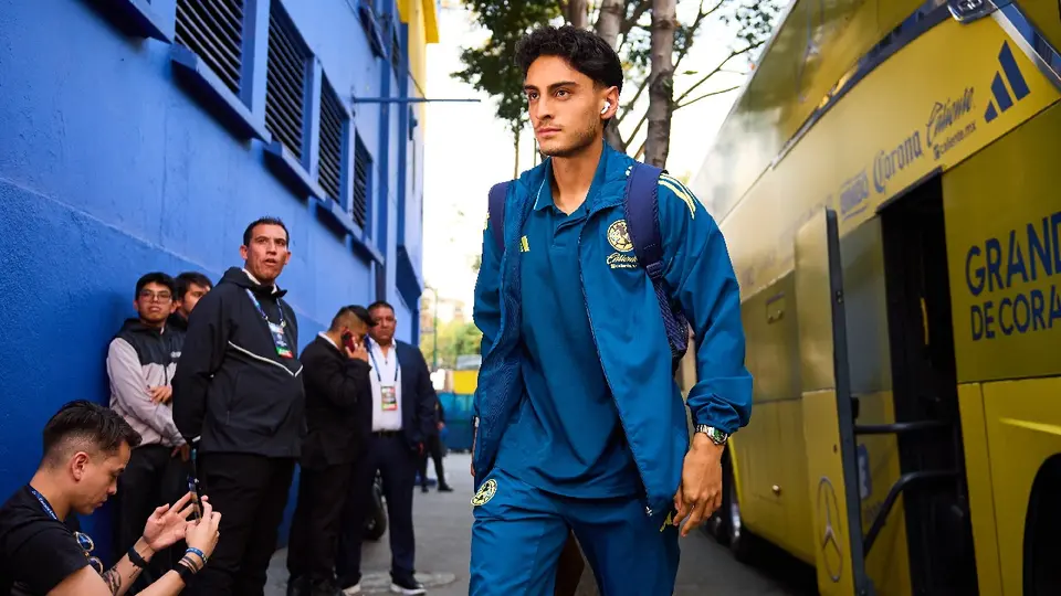 Santiago Naveda llegando a un partido con América | MEXSPORT