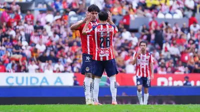 Ex delantero de Chivas se estrena como goleador en Colombia