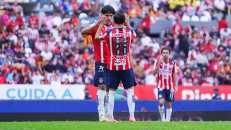 Ex delantero de Chivas se estrena como goleador en Colombia