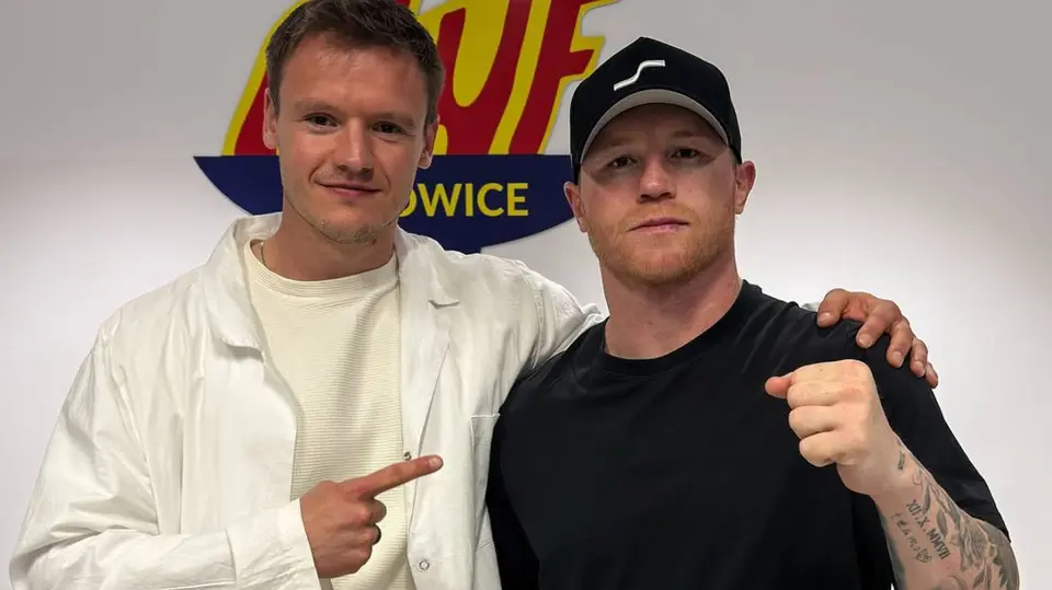 Canelo Álvarez con el médico de la clínica donde se preparó en Europa | Especial redes