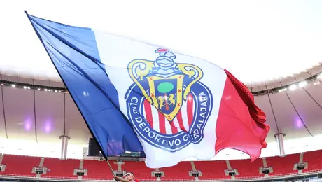 ¿Qué jugadores de Chivas sonaron para salir del equipo este verano?