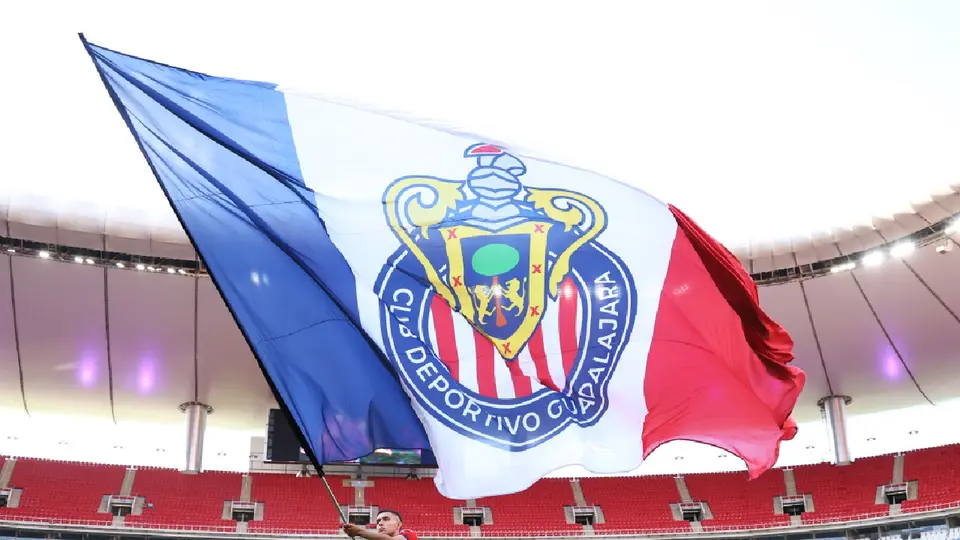 ¿Qué jugadores de Chivas sonaron para salir del equipo este verano?