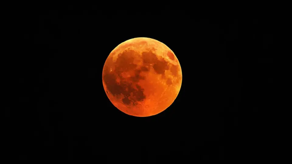La trayectoria de la sombra lunar comenzará sobre el océano Atlántico / Magnific