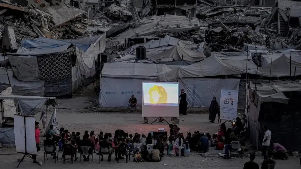 “El Rey León” se convirtió por unas horas en una vía de entretenimiento para pequeños palestinos que viven bajo condiciones de desplazamiento./ X: @jpmasespanol