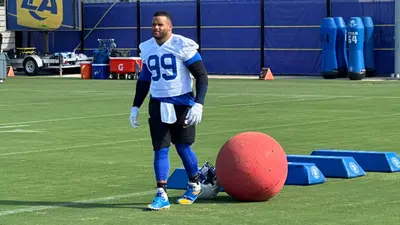 Aaron Donald está de regreso la confirmarse que jugará con los Rams ante los Giants