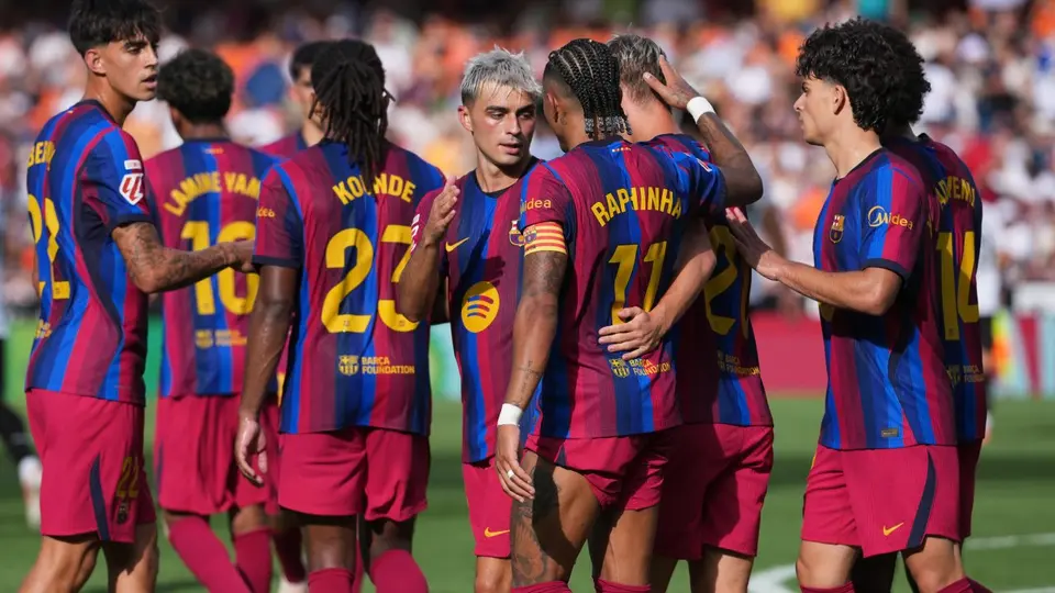 Lamine Yamal y Raphinha en celebración con Barcelona | AP