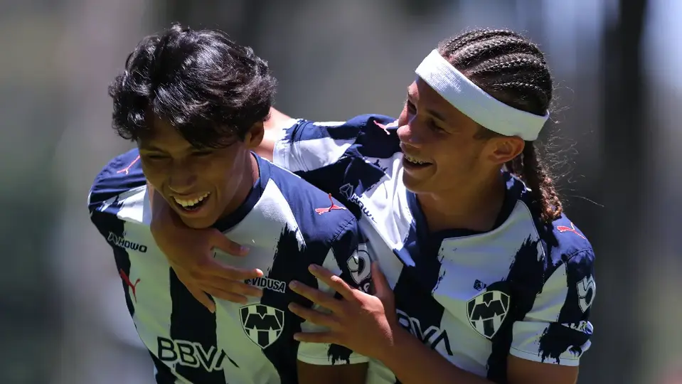 Paxon Ruffin y un compañero, con los Rayados de Monterrey | IMAGO7