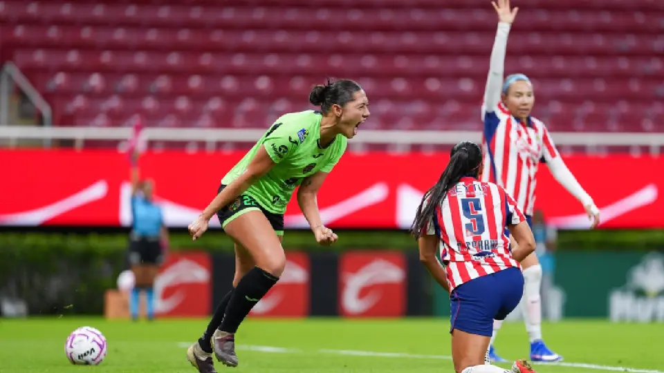 Bianca Mora en festejo de gol anulado ante Chivas en el Apertura 2026 femenil | IMAGO7