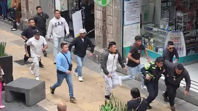 VIDEO: Captan golpiza a policías de tránsito en el Centro Histórico; hay 7 detenidos