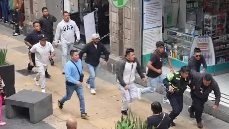 VIDEO: Captan golpiza a policías de tránsito en el Centro Histórico; hay 7 detenidos