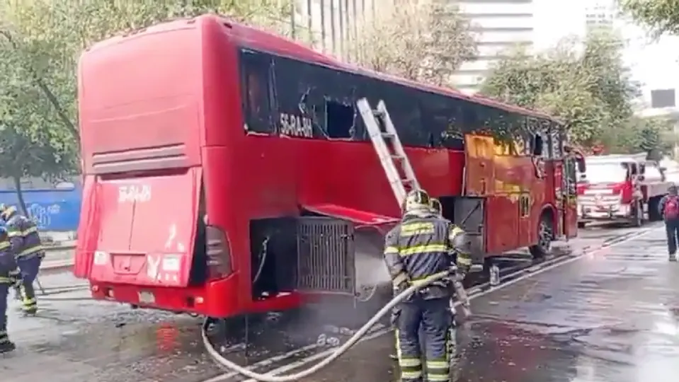 Los bomberos siguen analizando qué fue lo que provocó el incendio / Especial
