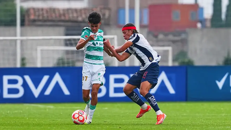Paxon Ruffin, con los Rayados de Monterrey, en partido ante Santos Laguna | IMAGO7