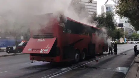 VIDEO: Autobús se incendia en Paseo de la Reforma: ¿qué pasó con los pasajeros?
