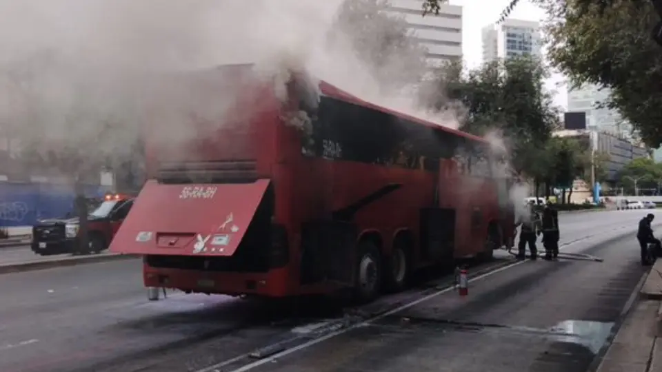 VIDEO: Autobús se incendia en Paseo de la Reforma: ¿qué pasó con los pasajeros?