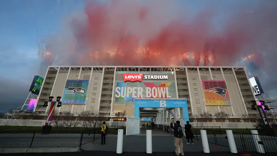 Se usaron visuales, pirotecnia, humo de colores, y enormes banderas puertorriqueñas / AP