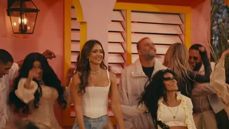 Casita de Bad Bunny y artistas invitados marcan el medio tiempo del Super Bowl 60