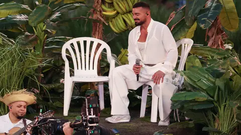 Ricky Martin apareció como invitado especial en la fiesta latina del Super Bowl 60./ AFP