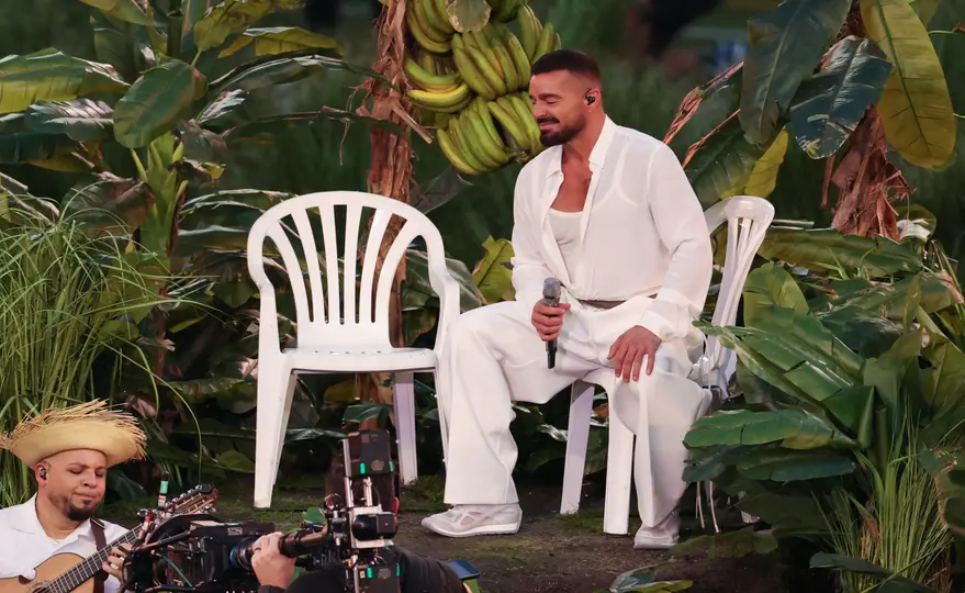 Ricky Martin apareció como invitado especial en la fiesta latina del Super Bowl 60./ AFP