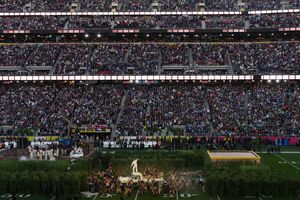 Exjugador mexicano arremete contra show de Bad Bunny: “Para eso está el Zócalo”